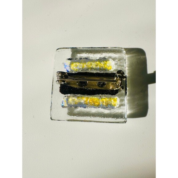 Handmade dichroic glass brooch pin - Picture 5 of 6